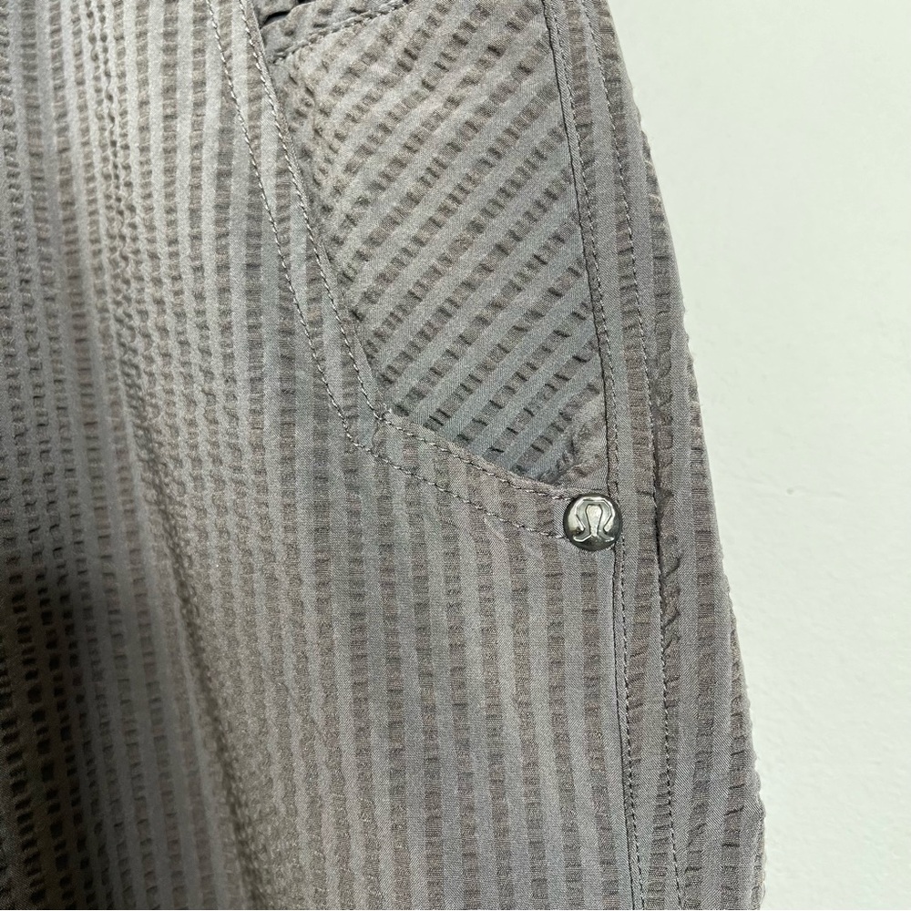 LULULEMON Men's Kahuna Seersucker Striped Golf Shorts Size 38 Outdoor - Picture 16 of 16